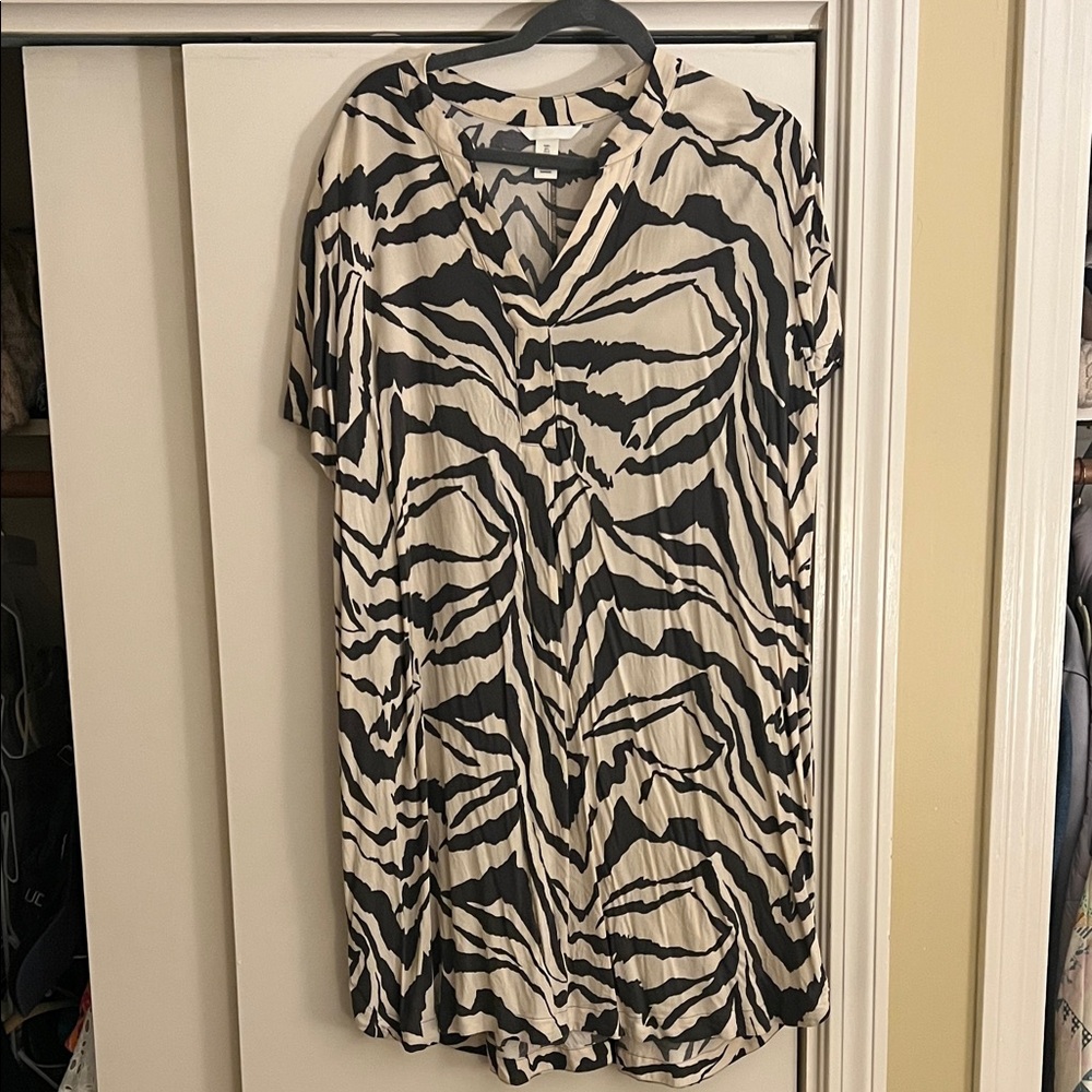 H&M green and Cream Patterned Dress L